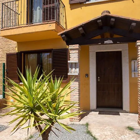 Yellow House Dom wakacyjny San Giovanni Suèrgiu