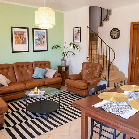 Yellow House Holiday home *