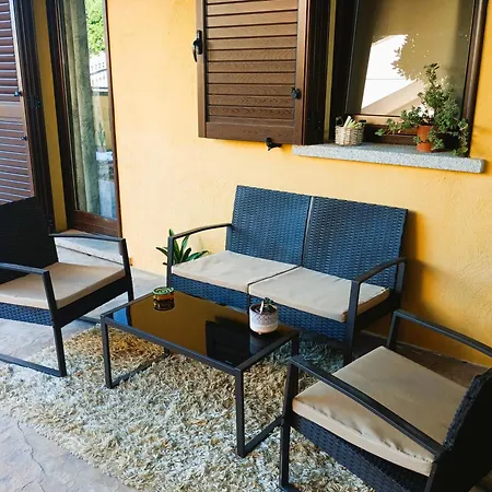 Holiday home Yellow House *