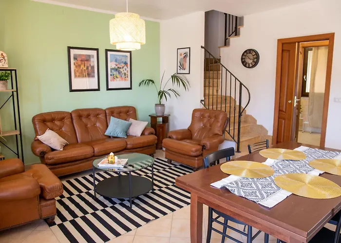 Yellow House Holiday home *